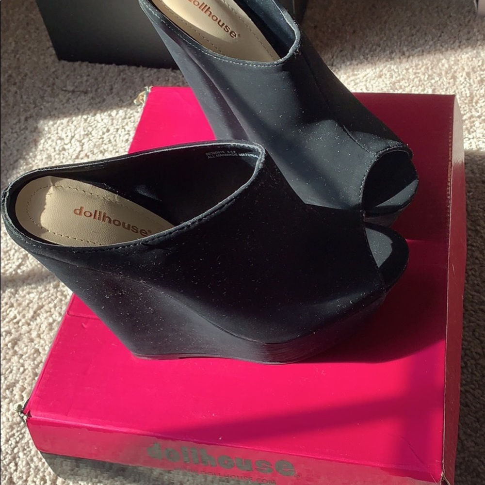 Shoe’s - Picture 4 of 6